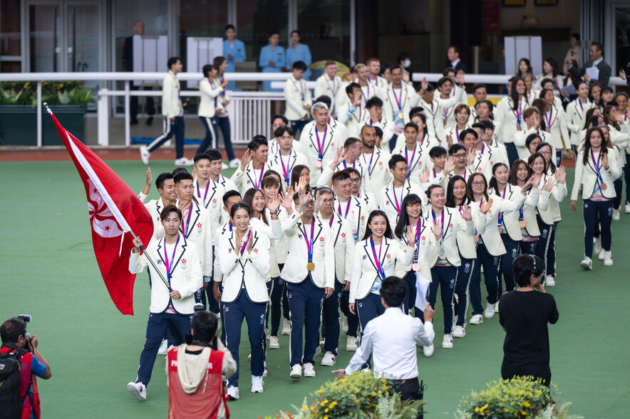 <p>一众杭州第19届亚运会奖牌得主出席中国香港亚运奖牌运动员赛马日庆祝获奖。</p>
